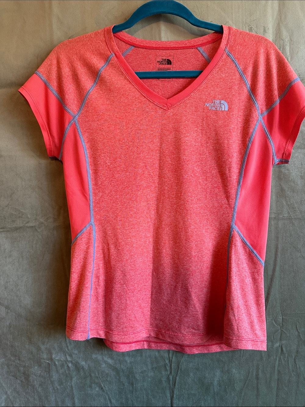 #933 The North Face Coral Heather V‑Neck Short Sleeve Tee with Orange Panels